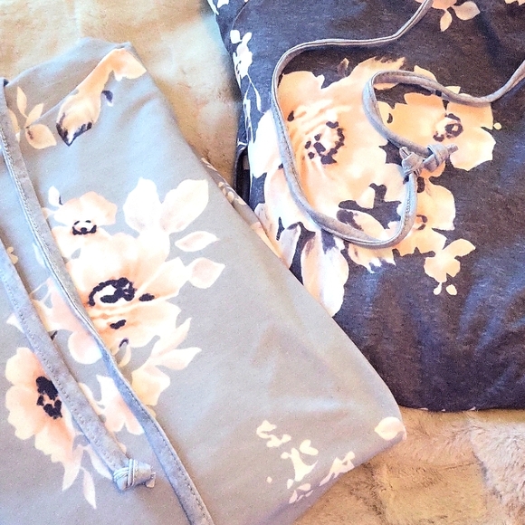 🌸Softest Florals Hoodies w/ Kangaroo Pocket - 2 Pc Bundle 🌸 Size Small - Picture 2 of 15